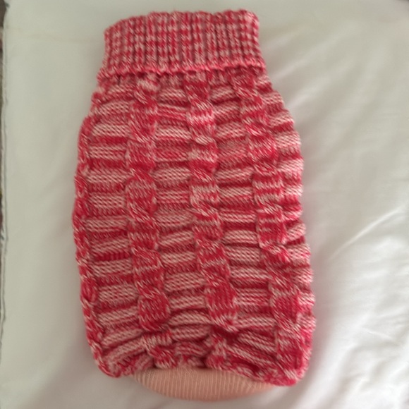 🐾💓🐾 NWOT SWEATER MEASUREMENTS IN PHOTOS 🐾 - Picture 1 of 4